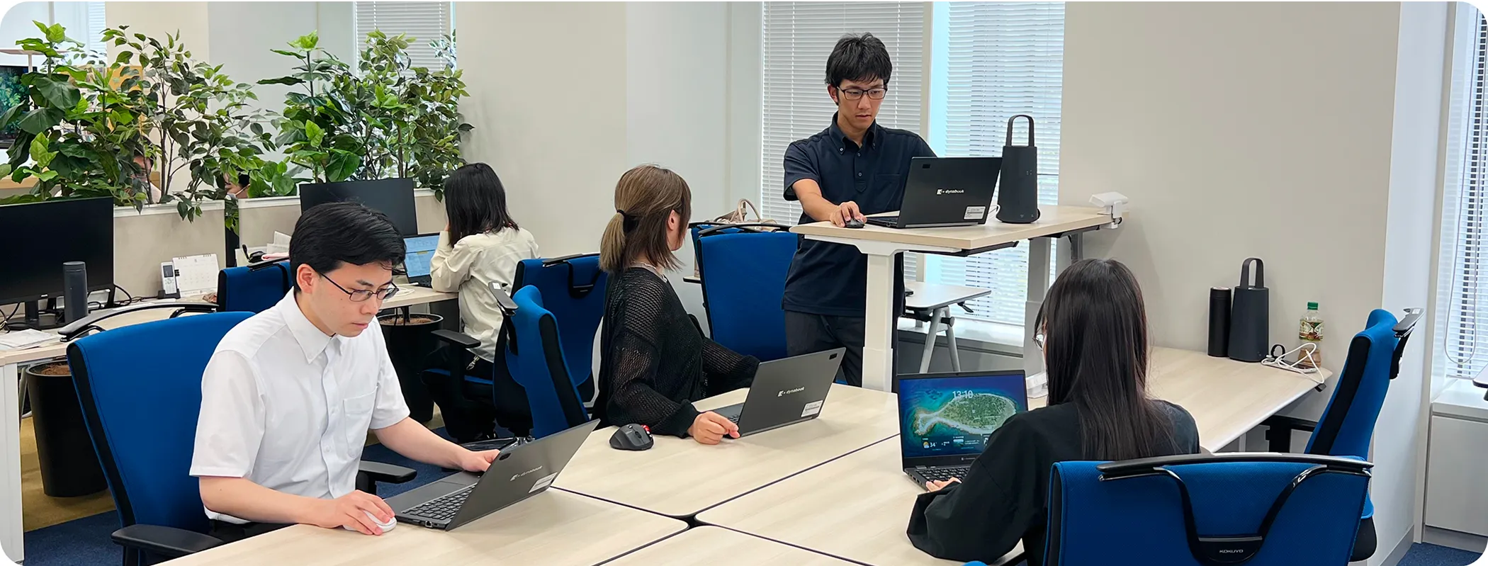 社員が働いている様子